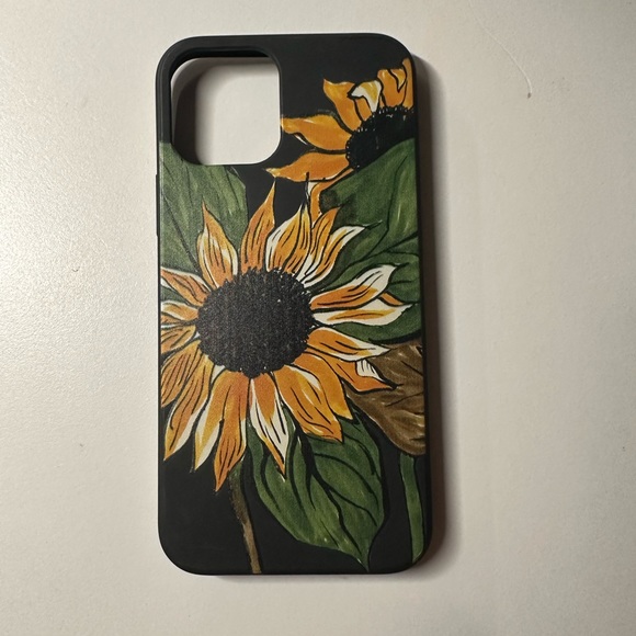 SCROLL - 5 different iphone 12 pro phone cases! 🥰 - Picture 9 of 10